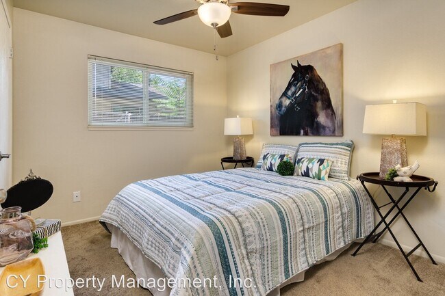 Building Photo - 436 Oak St