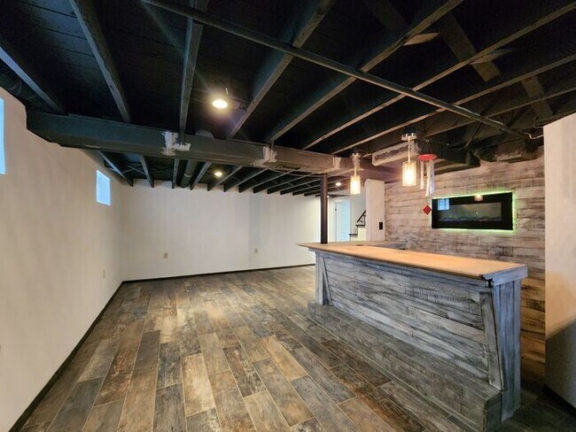 Building Photo - Beautiful and Spacious 3BR 2BA Home w/ Remodeled Kitchen • Patio & Fenced Yard in St. Matthews