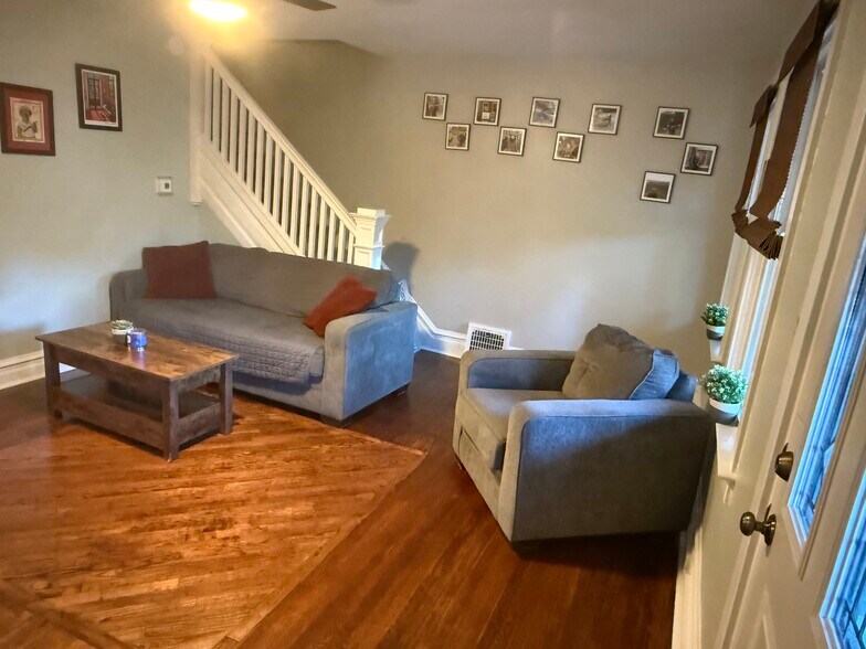 Living Room - 41 Spencer Ave