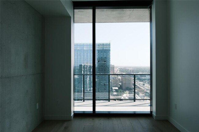 Building Photo - 610 Davis St