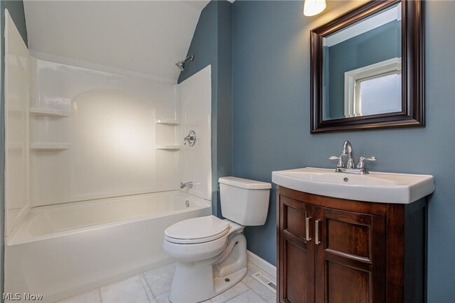 Building Photo - 228 Gates Ave