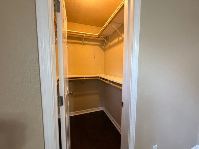 Building Photo - 9606 Shady Tree Ln