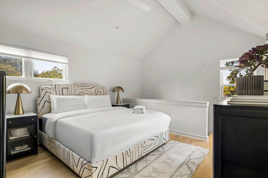 Building Photo - 2000 Riverview St