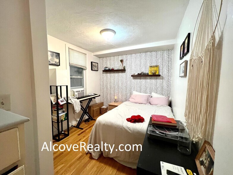 Building Photo - 225 Summer St