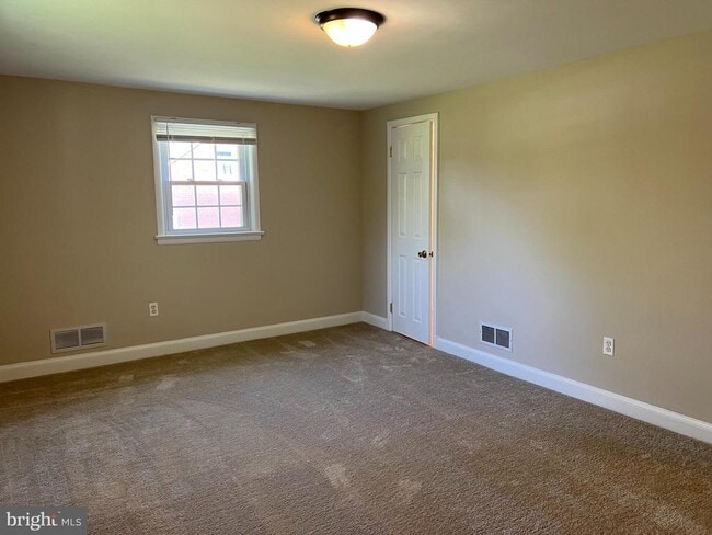 Building Photo - 4616 Willow Run Dr