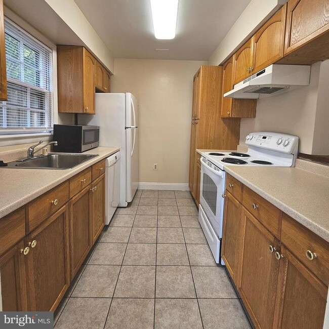 Building Photo - 8994 Bonham Cir