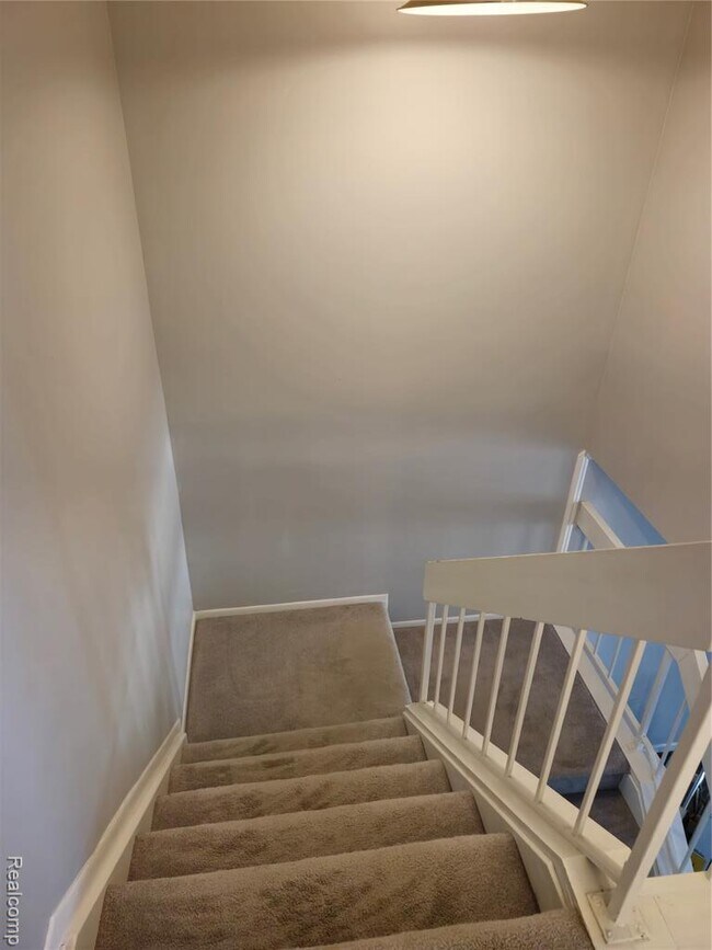 Building Photo - 1549 S Hill Blvd