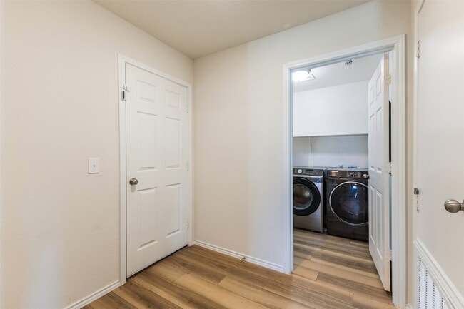 Building Photo - 10112 Falkland Rd