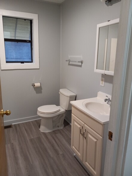 Building Photo - 208 W Davidson Ave