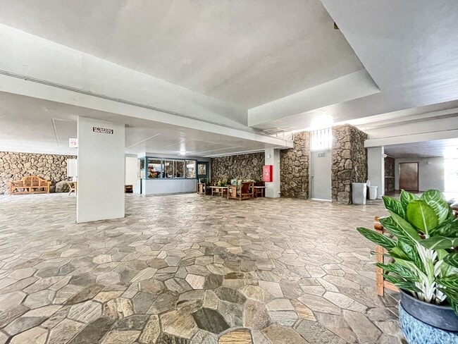 Building Photo - Ocean Views Salt Lake Condo with A/C