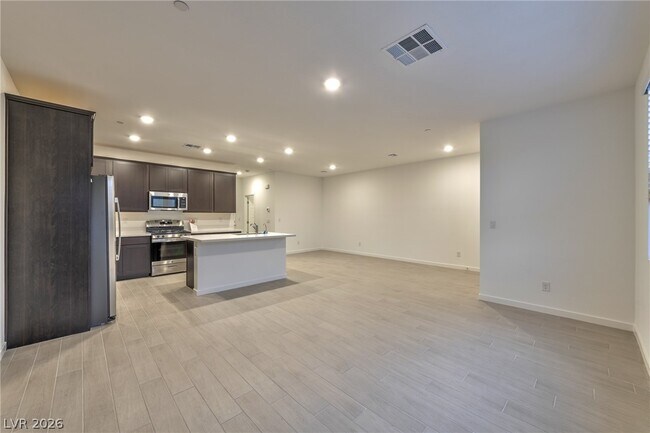 Building Photo - 2553 Venetia Pointe St