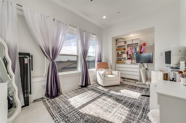 Building Photo - 2235 Lovedale Ave