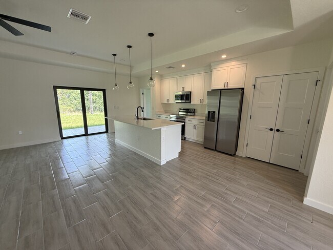 Building Photo - 2966 Beeville Ave
