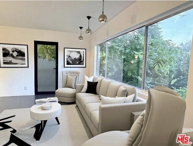 Building Photo - 8743 Hollywood Hills Rd