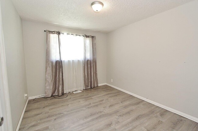 Building Photo - 3873 N Manchester St