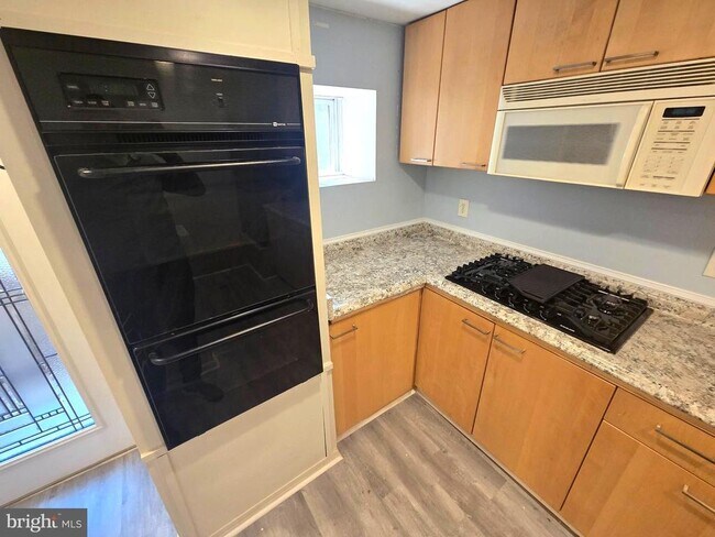 Building Photo - 757 Girard St NW