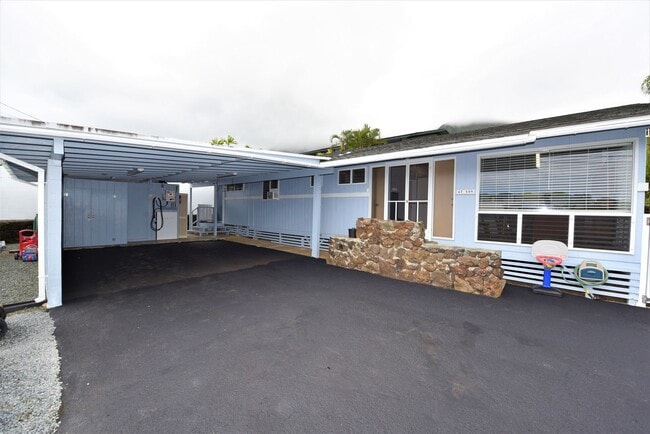 Primary Photo - Large Home in beautiful Ahuimanu Area