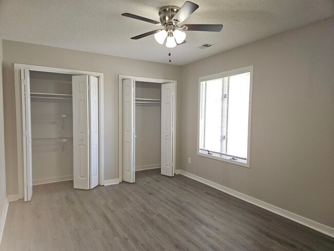 Building Photo - 107 Robinwood Dr