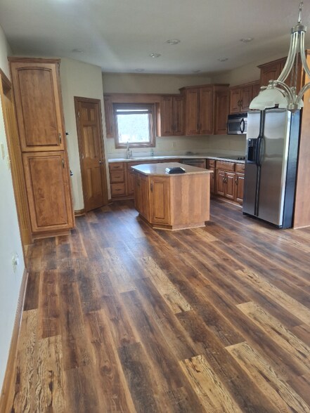 Building Photo - 256 W Brookville Rd