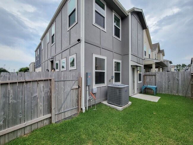 Building Photo - A true gem on a quiet corner lot, this spacious and sun-filled home is tucked away from street no...