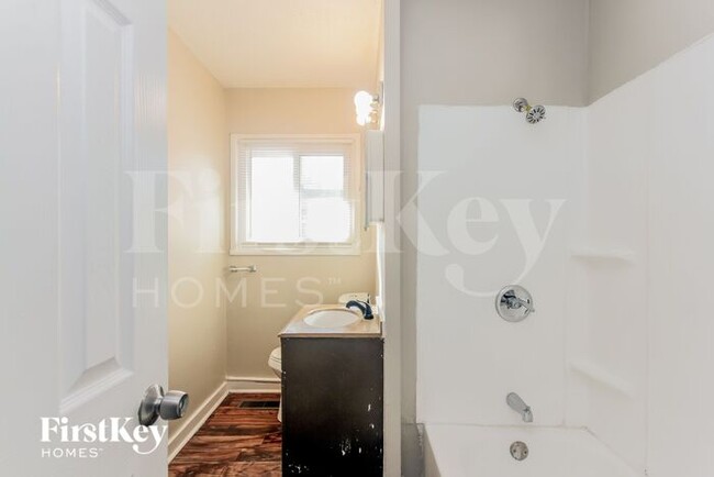 Building Photo - 4014 Red Bird Dr