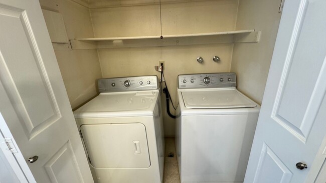 Building Photo - Beautiful town home in Centerville! 3 bedroom 1.5 bathroom