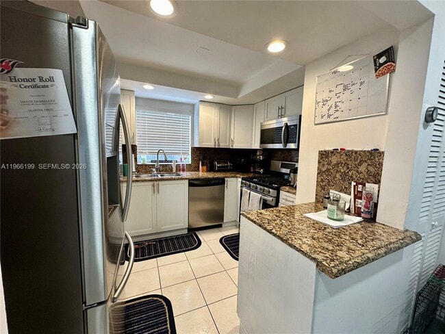 Building Photo - 6712 SW 114th Ave