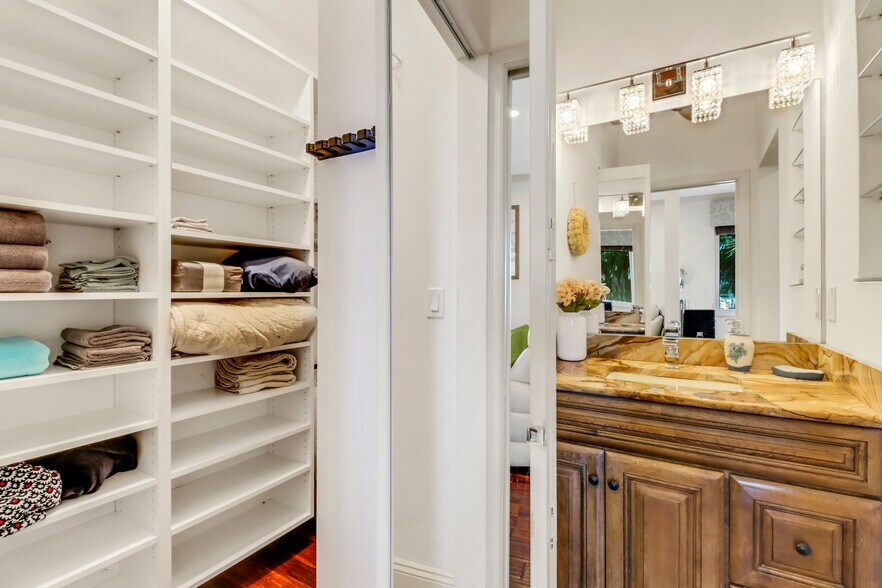 Walk in closet - 25000 Tamiami Trl E