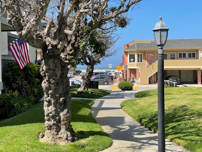 Exterior Surroundings - 3029 Harbor Blvd