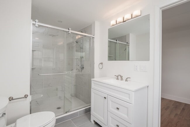 Building Photo - 92 Clinton Pl