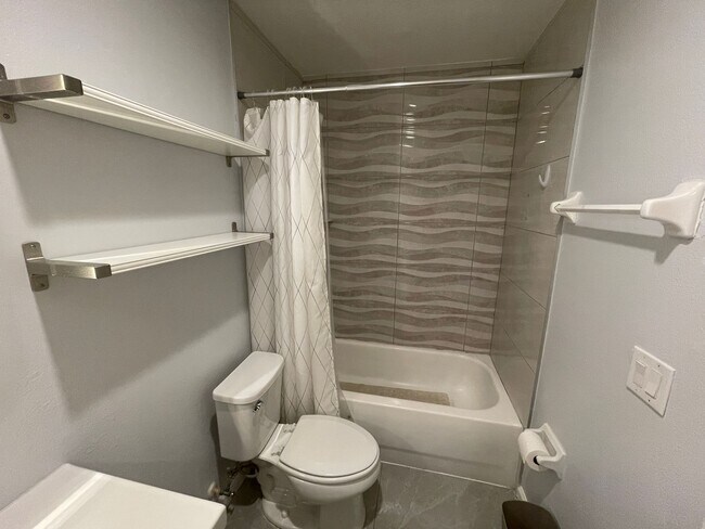 Building Photo - 547.5 Caribbean Dr