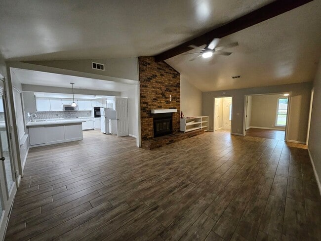 Building Photo - Beautiful 3 bed 2 bath house, Ready for Re...
