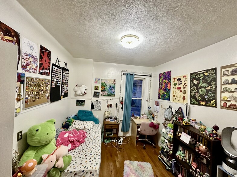 Building Photo - 14 Ashford St