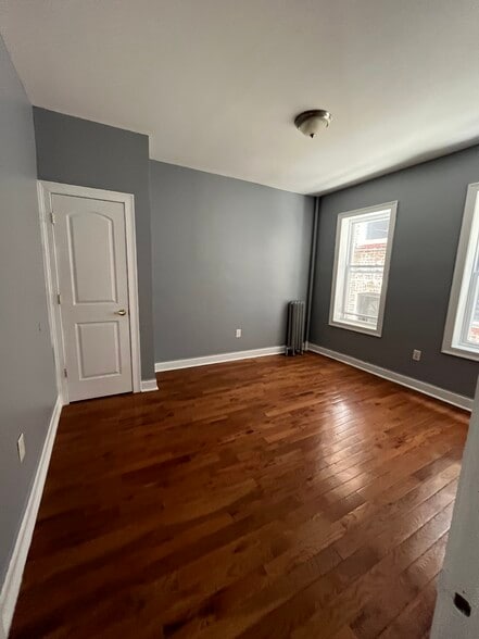 Building Photo - 729 Avenue A