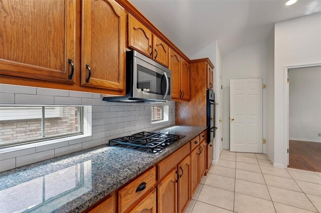 Building Photo - 7905 Henry Kinney Row