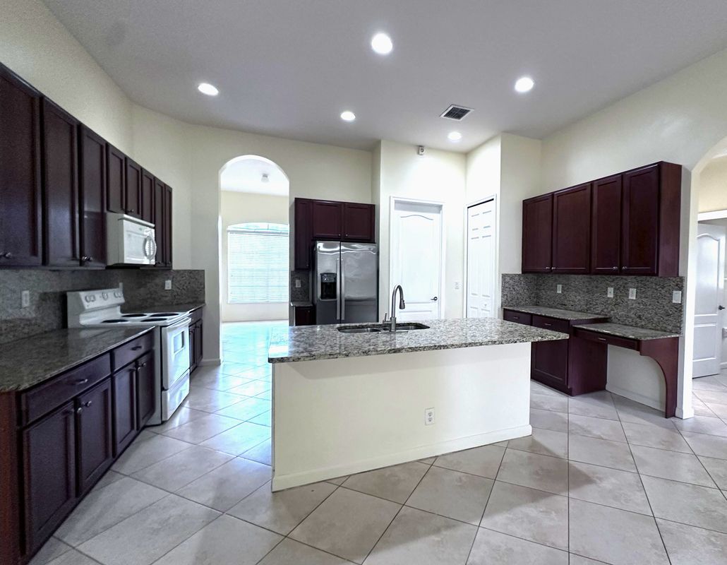 Building Photo - 6025 NW Wolverine Rd