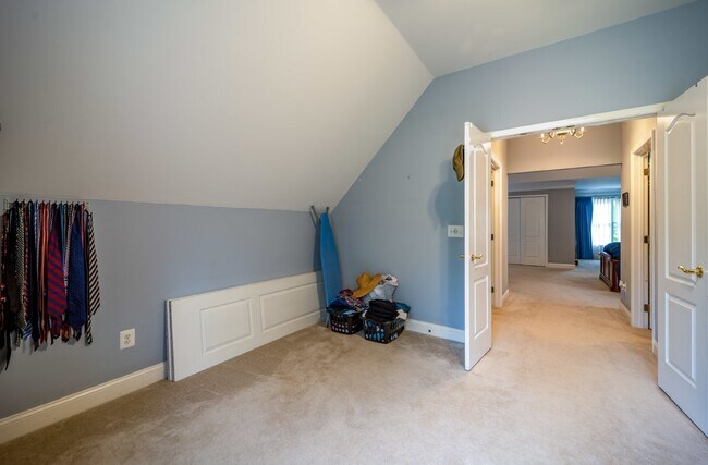 Building Photo - Beautiful home with pool | 6,000+ square feet