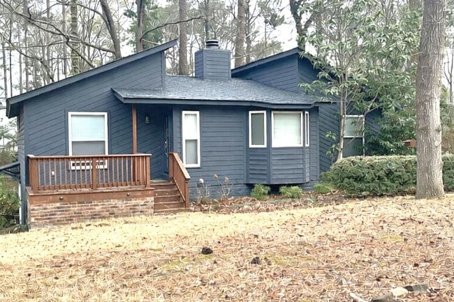 Building Photo - SERENE WOODLAND ESCAPE IN HARBISON