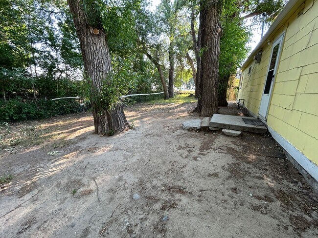 Building Photo - Large 2 Bed 1 Bath House with Fenced Yard and Washer Dryer Hookups