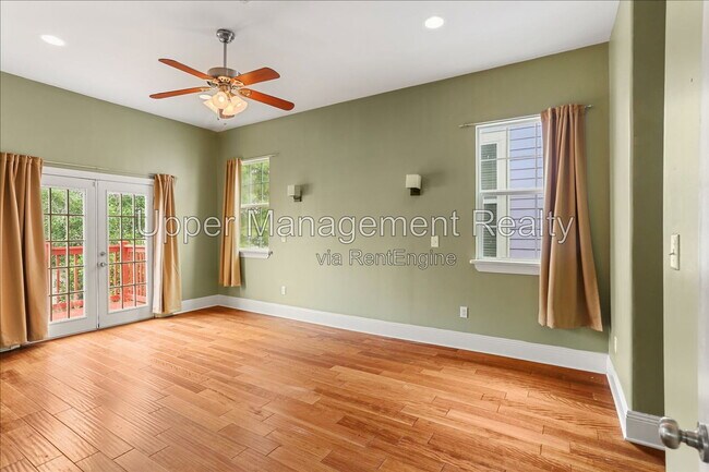 Building Photo - 523 S Hennessey St