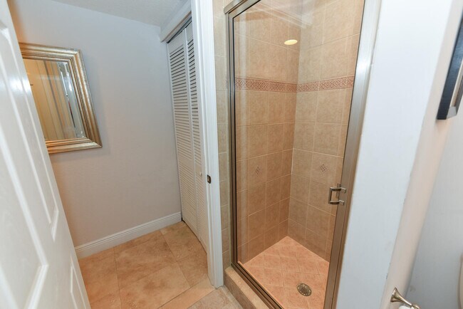 Building Photo - 3033 Waterside Cir