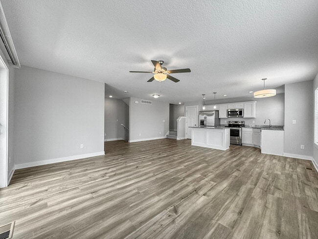 Building Photo - 204 Burr Oak Ct
