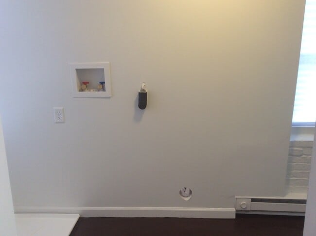 Building Photo - 1 Bedroom Apartment in Downtown near the Judicial Center