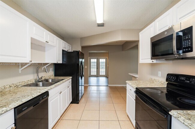 Building Photo - 3637 Ave Montresor