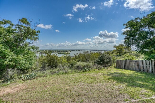 Building Photo - 207 Mountain Top