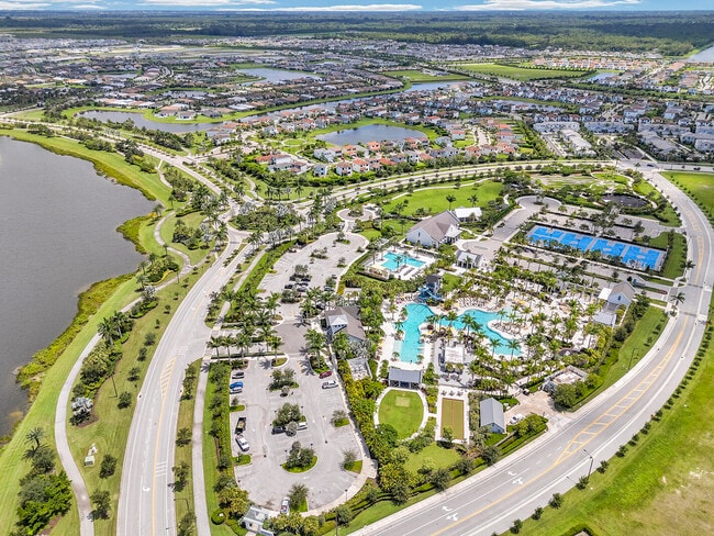 Building Photo - 5320 St Armands Way