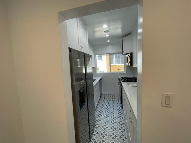 Building Photo - 2140 Beachwood Dr