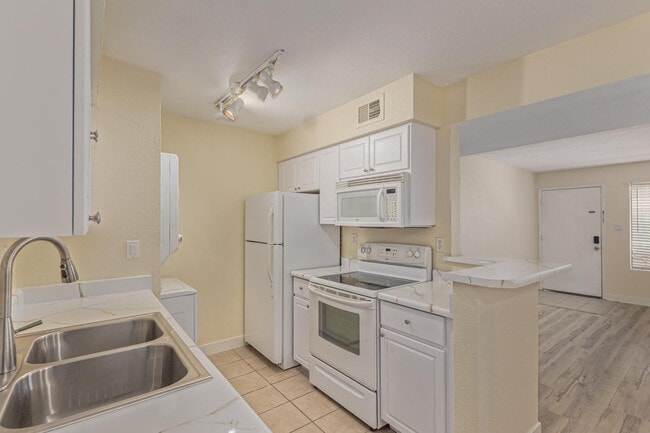Building Photo - 5995 N 78th St