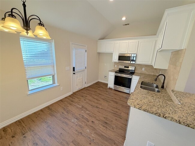 Building Photo - 1108 W Day St