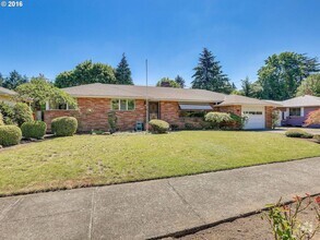 Building Photo - Great 3br/1.5ba home in Northeast Portland